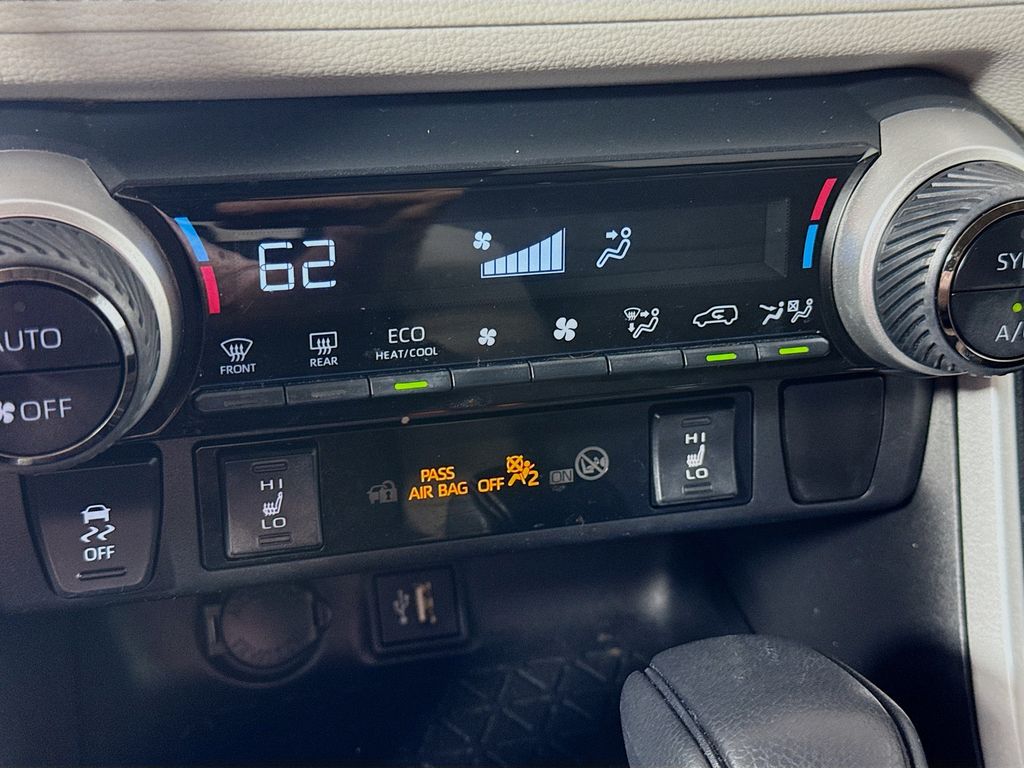 2023 Toyota RAV4 Hybrid XLE photo 14