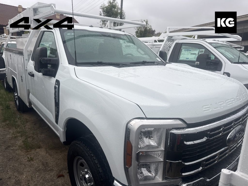 2025 Ford F-350 Super Duty Chassis Cab XLT's photo