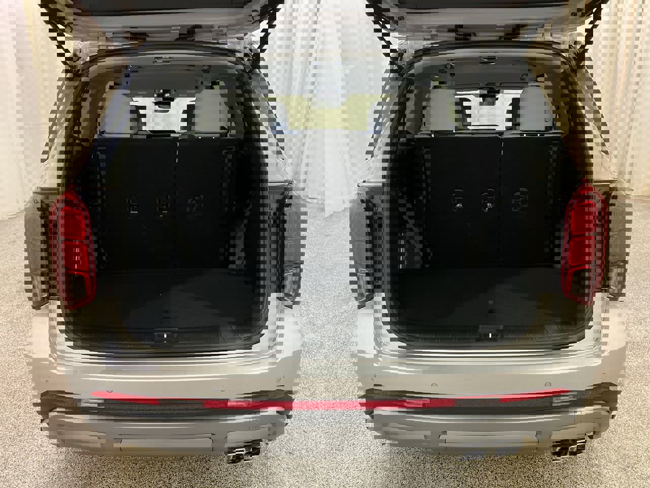 New 2025 Typhoon Silver Hyundai SEL image 16