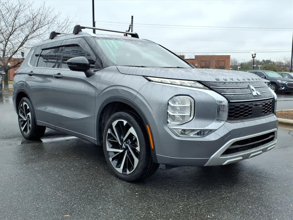 2022 Mitsubishi Outlander SEL's photo