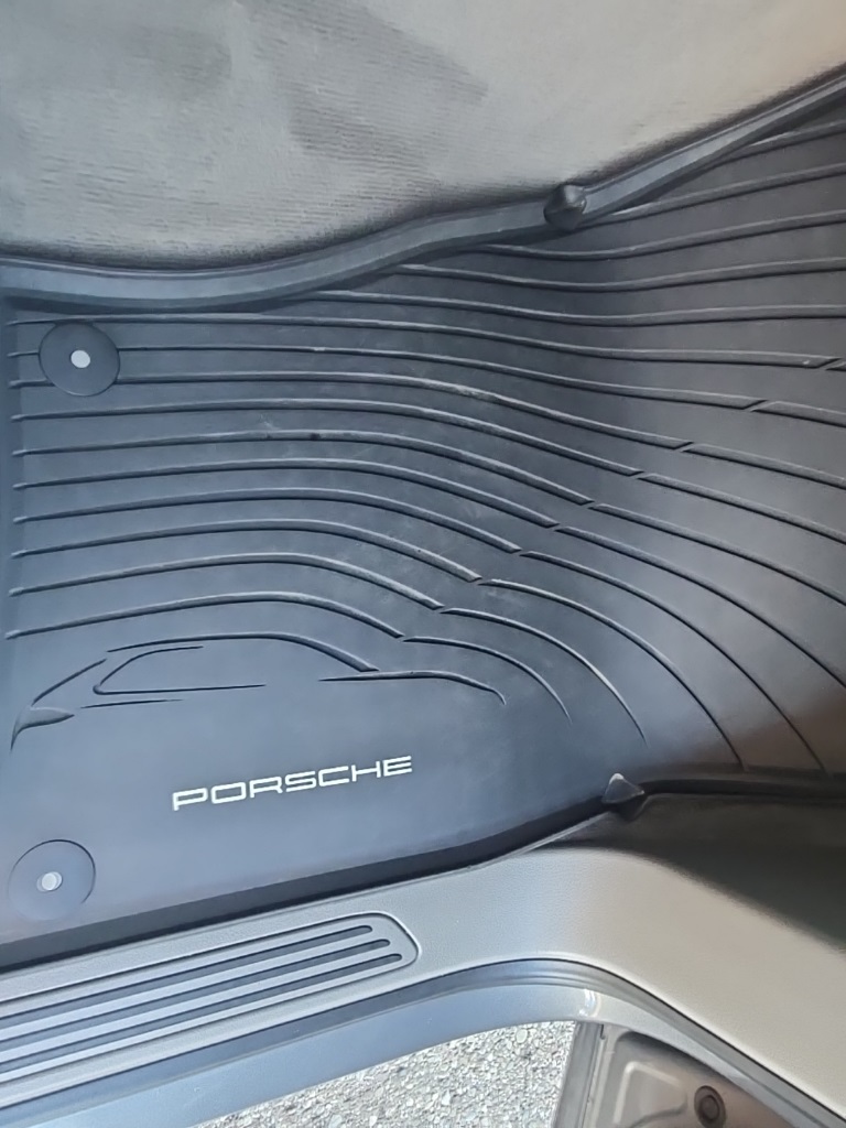 2013 Porsche Cayenne Base photo 24