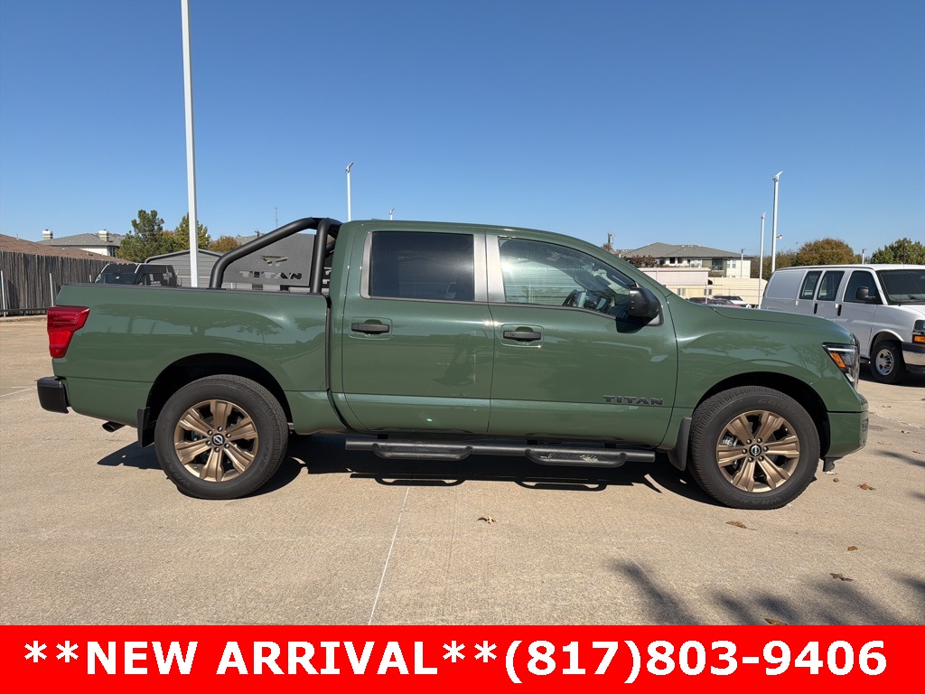 2024 Nissan Titan SV photo 2