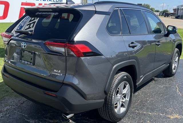 2022 Toyota RAV4 Hybrid XLE photo 7