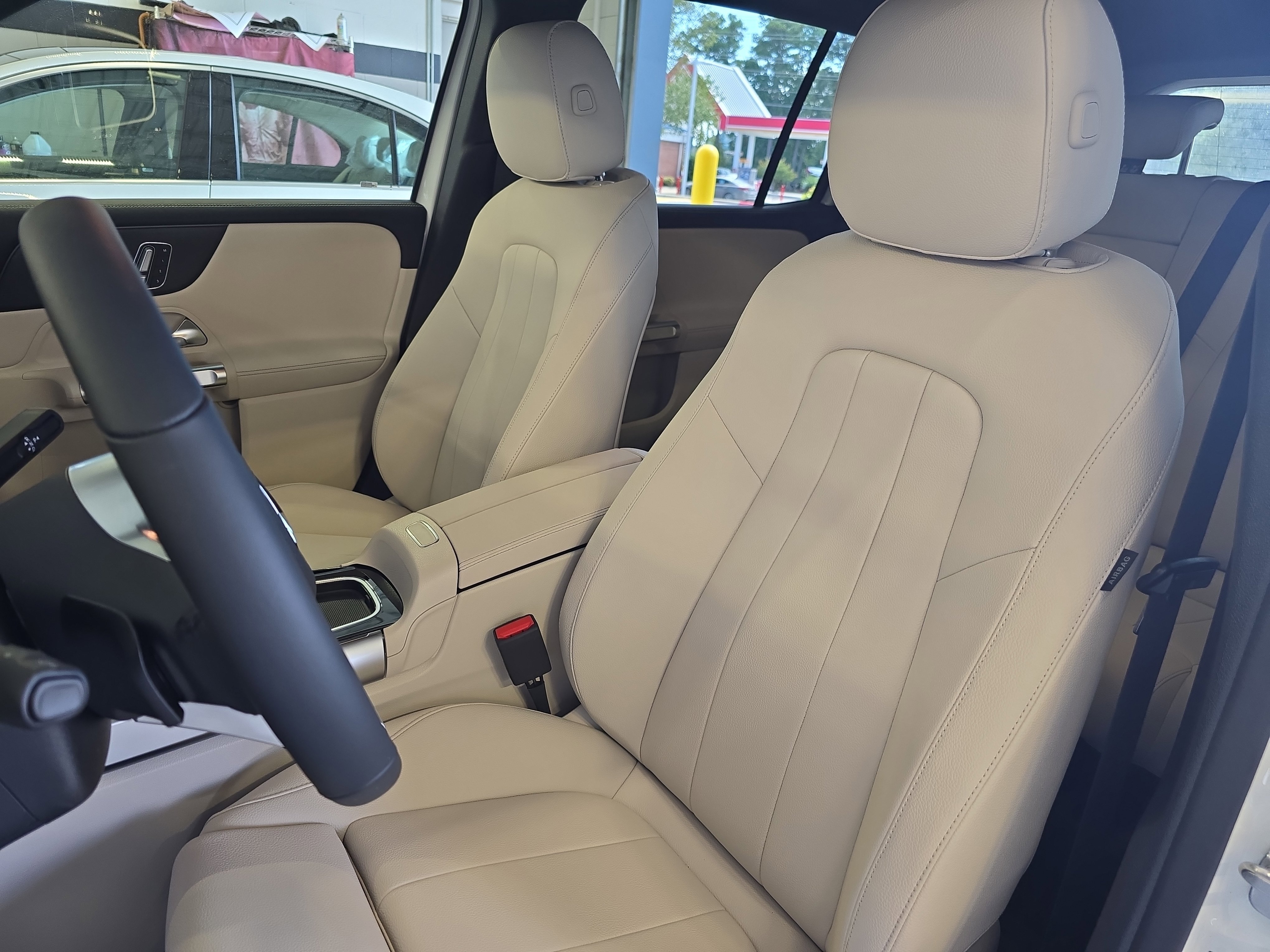2026 Mercedes Benz GLB 250 photo 9