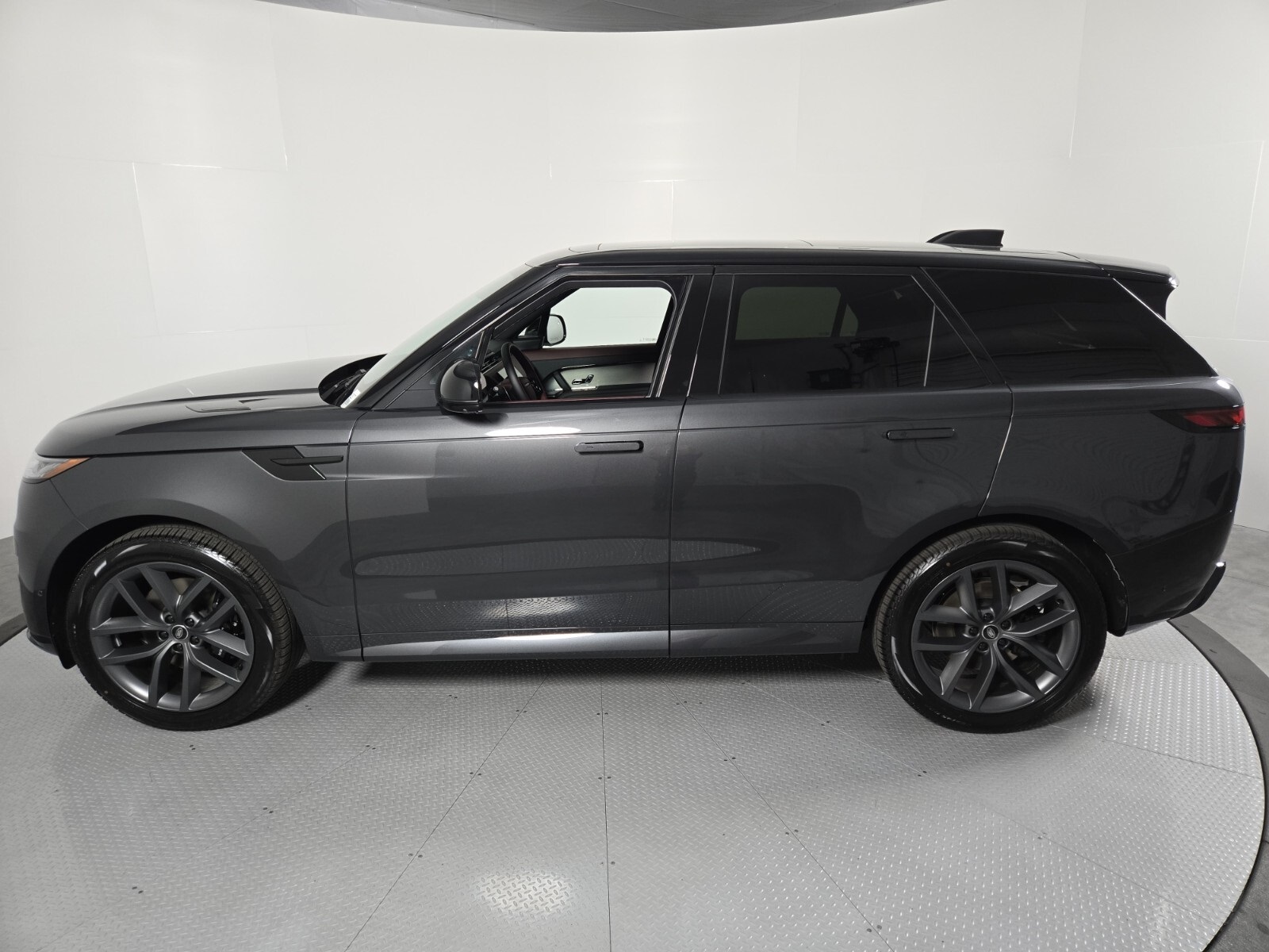 2025 Land Rover Range Rover Sport SE photo 5