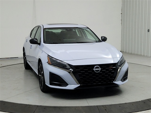 2025 Nissan Altima 2.5 SR photo 2