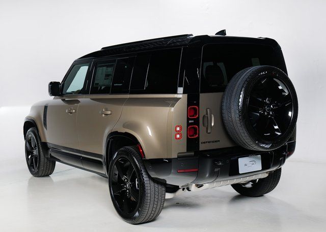 2025 Land Rover Defender 110 X-Dynamic SE photo 28