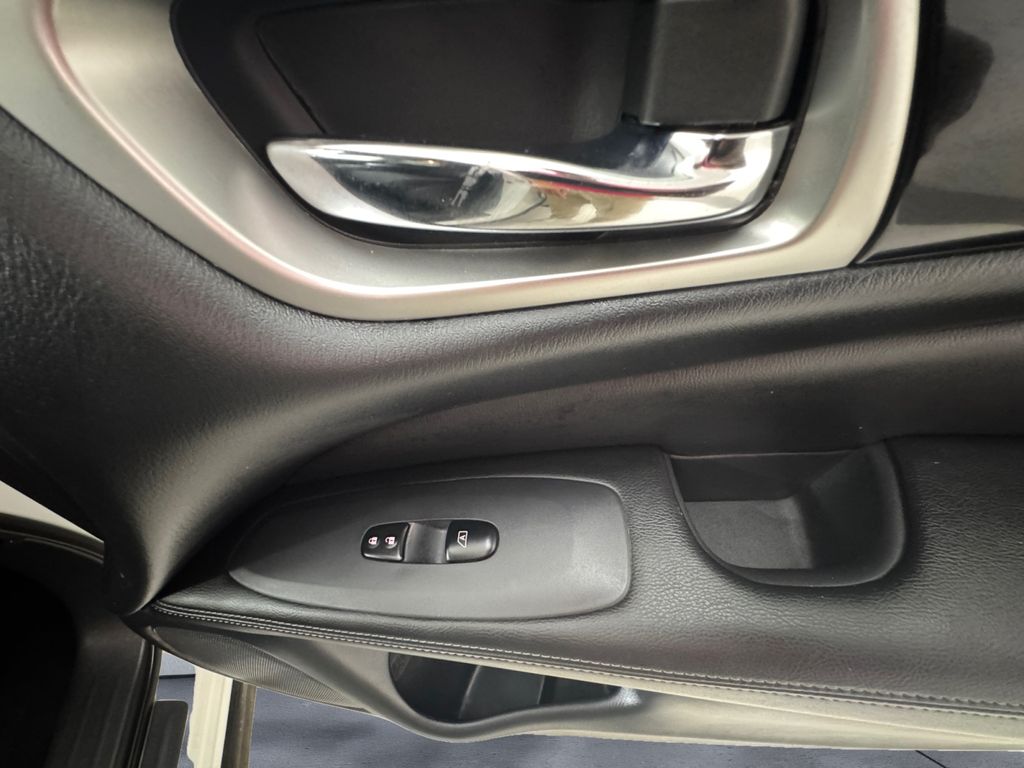 2020 Nissan Pathfinder SV photo 13