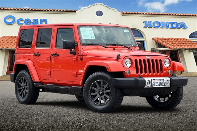 2015 Jeep Wrangler Unlimited Sahara photo 2