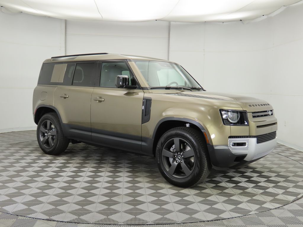 2025 Land Rover Defender 110 S photo 3