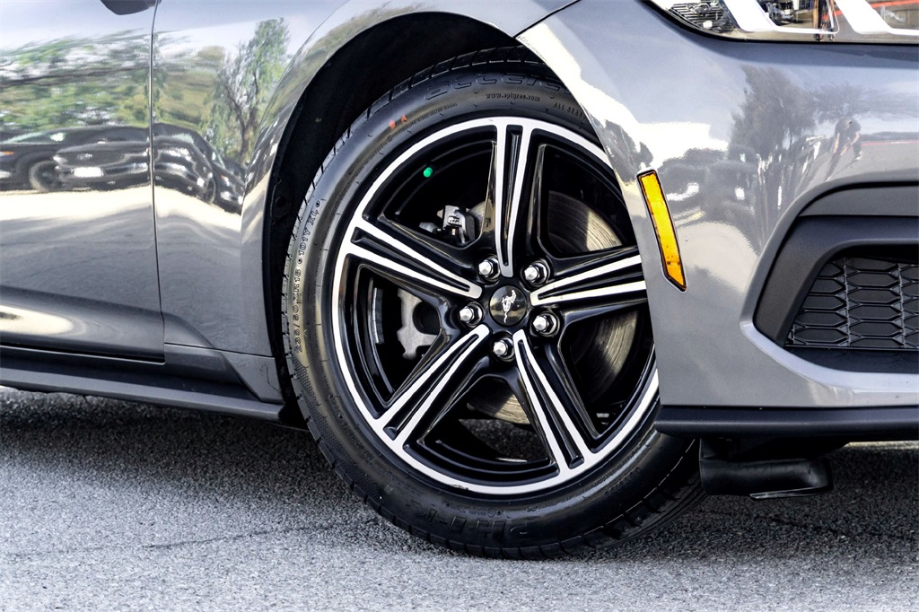 2024 Ford Mustang EcoBoost photo 2