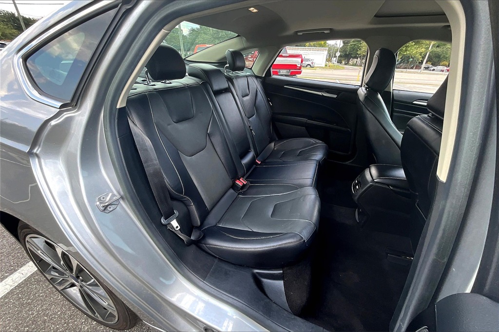 2020 Ford Fusion Titanium photo 24