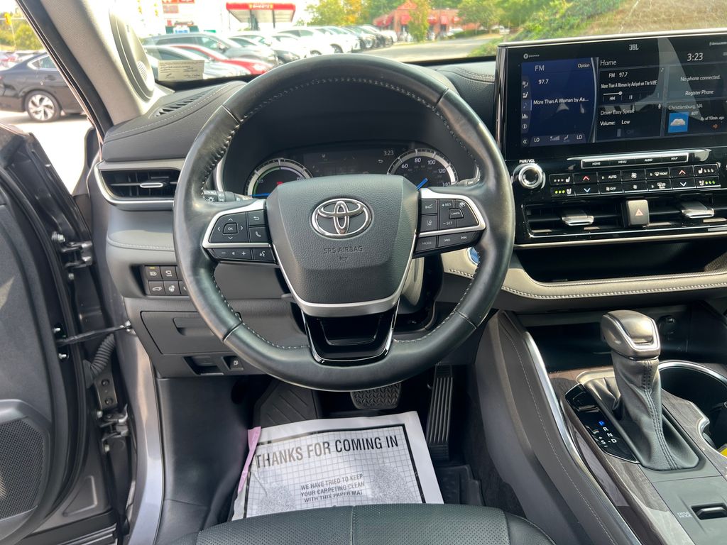 2022 Toyota Highlander Hybrid Limited photo 12
