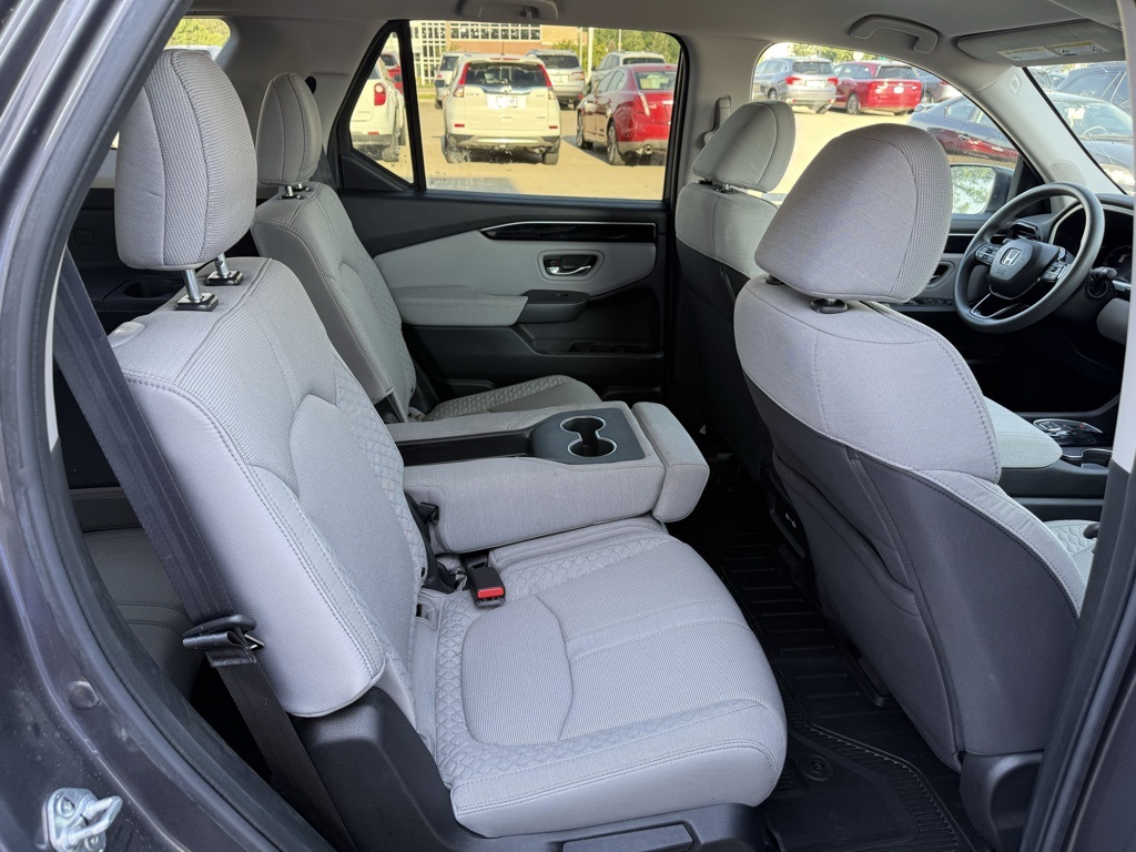 2023 Honda Pilot LX photo 27