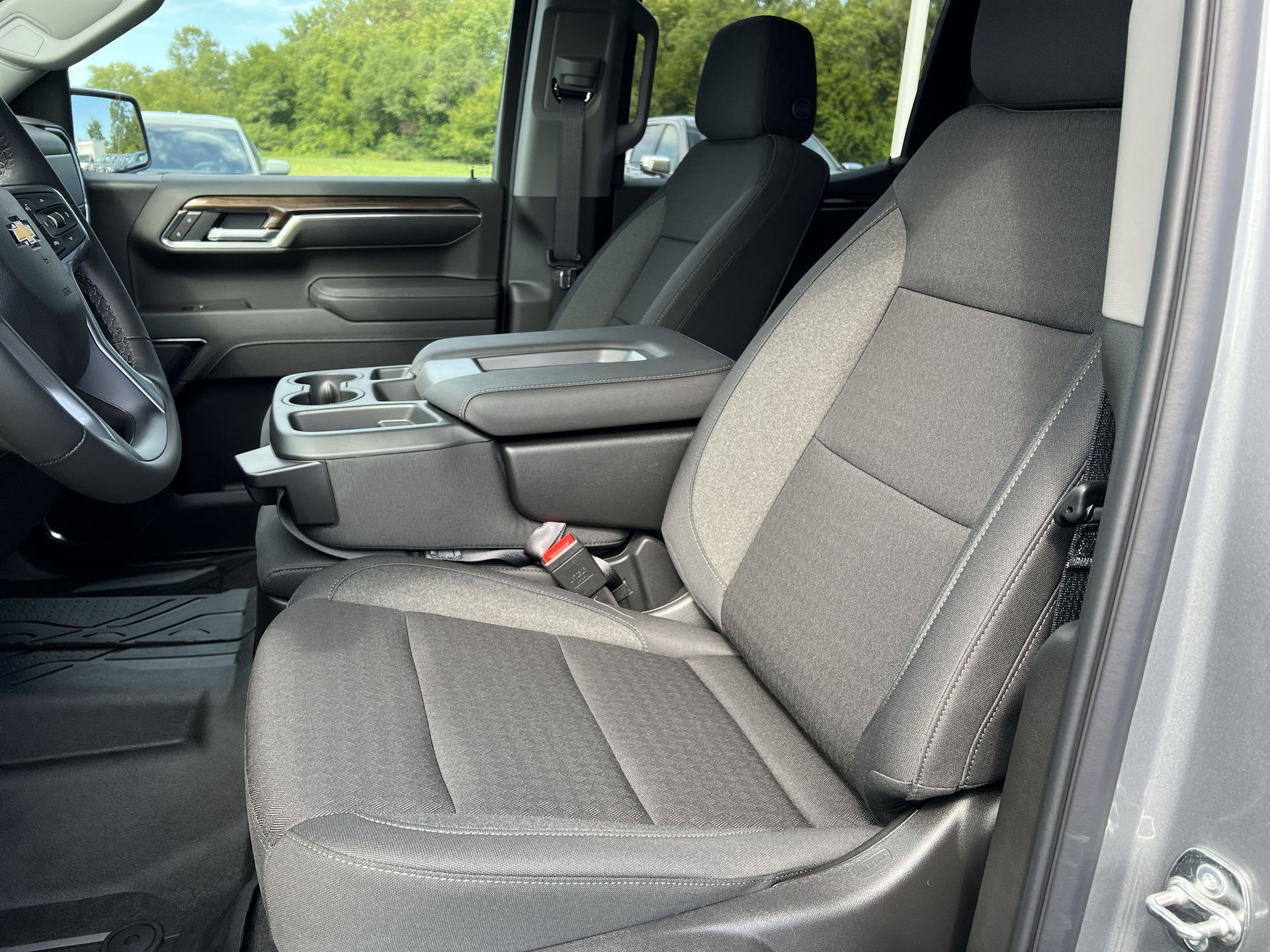2026 Chevrolet Silverado LT photo 7