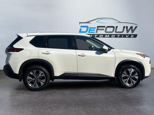 2021 Nissan Rogue SV photo 2