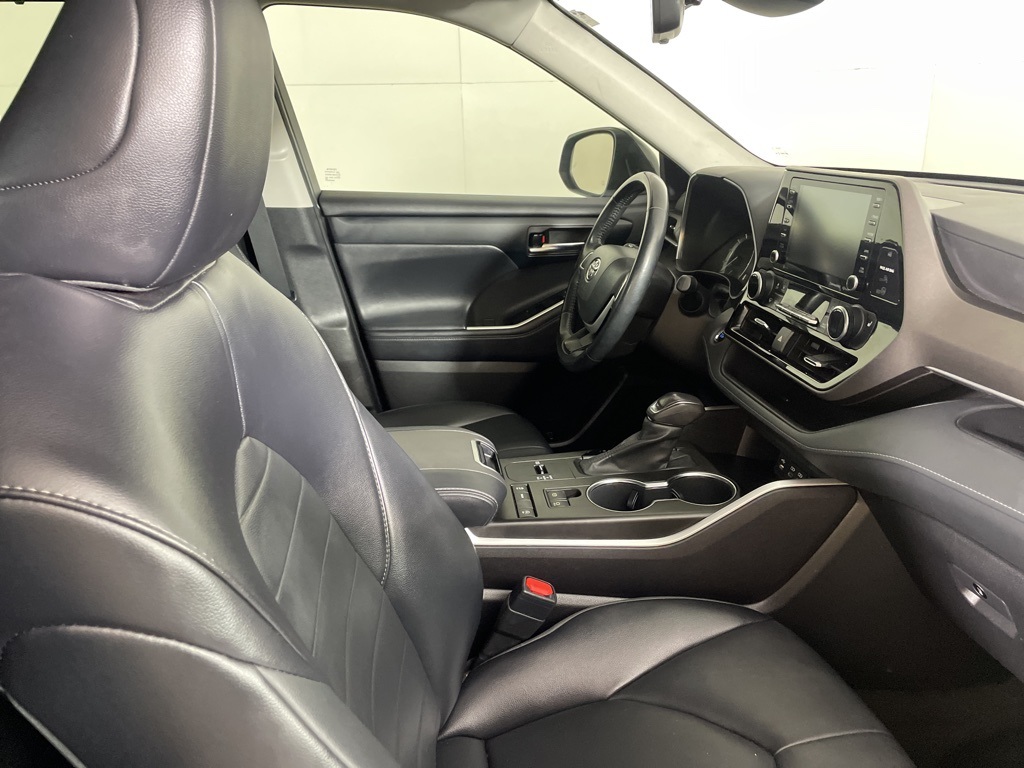 2022 Toyota Highlander XLE photo 11
