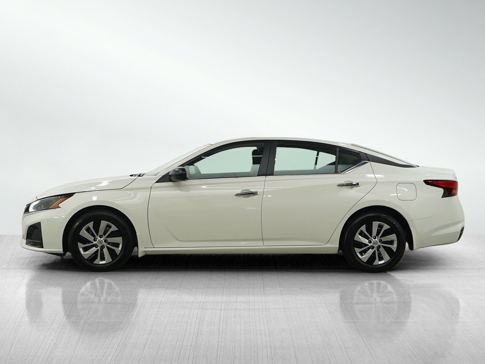 Used 2024 Nissan Altima S with VIN 1N4BL4BV3RN405999 for sale in Wayzata, Minnesota