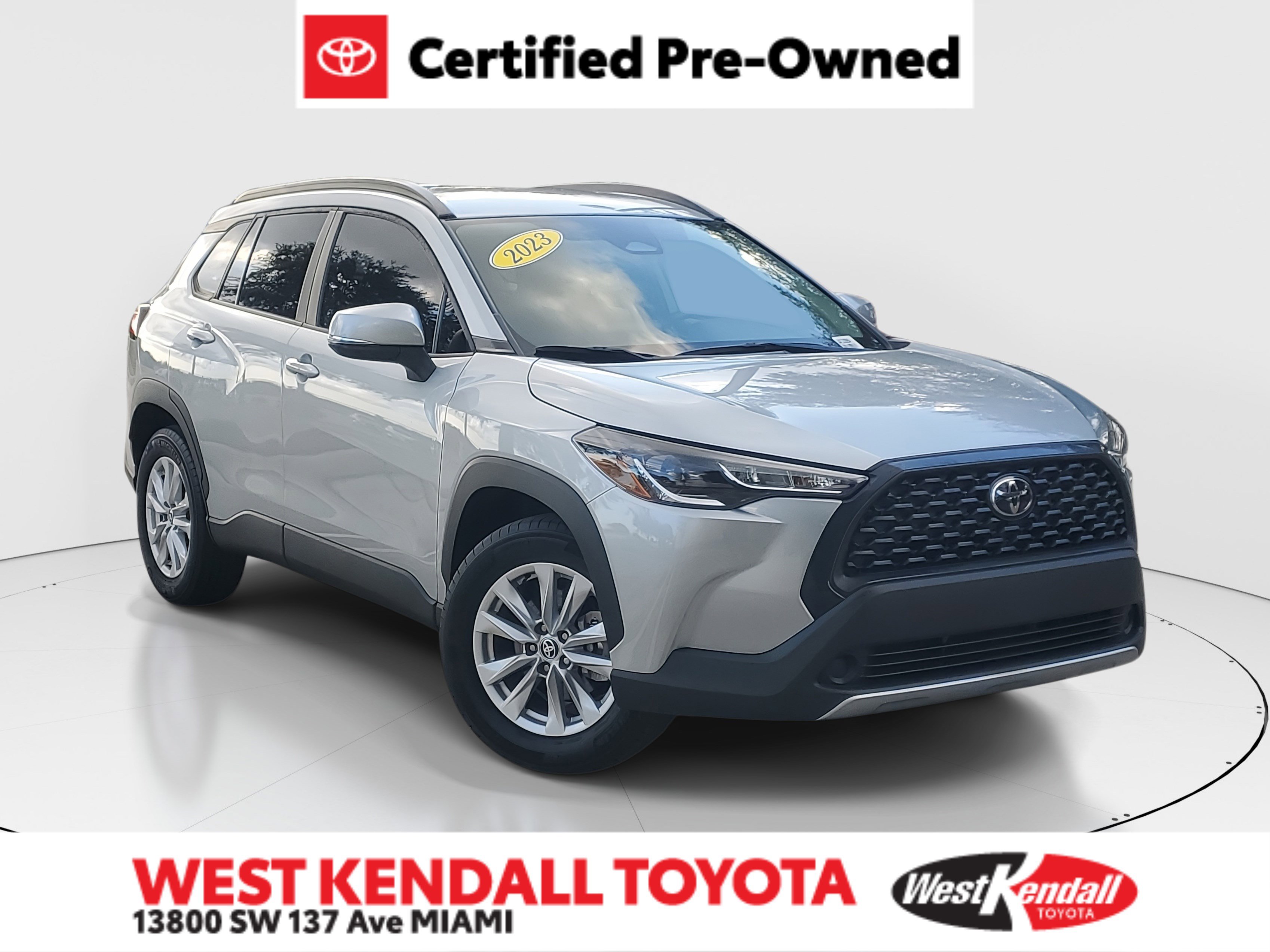 2023 Toyota Corolla Cross LE's photo