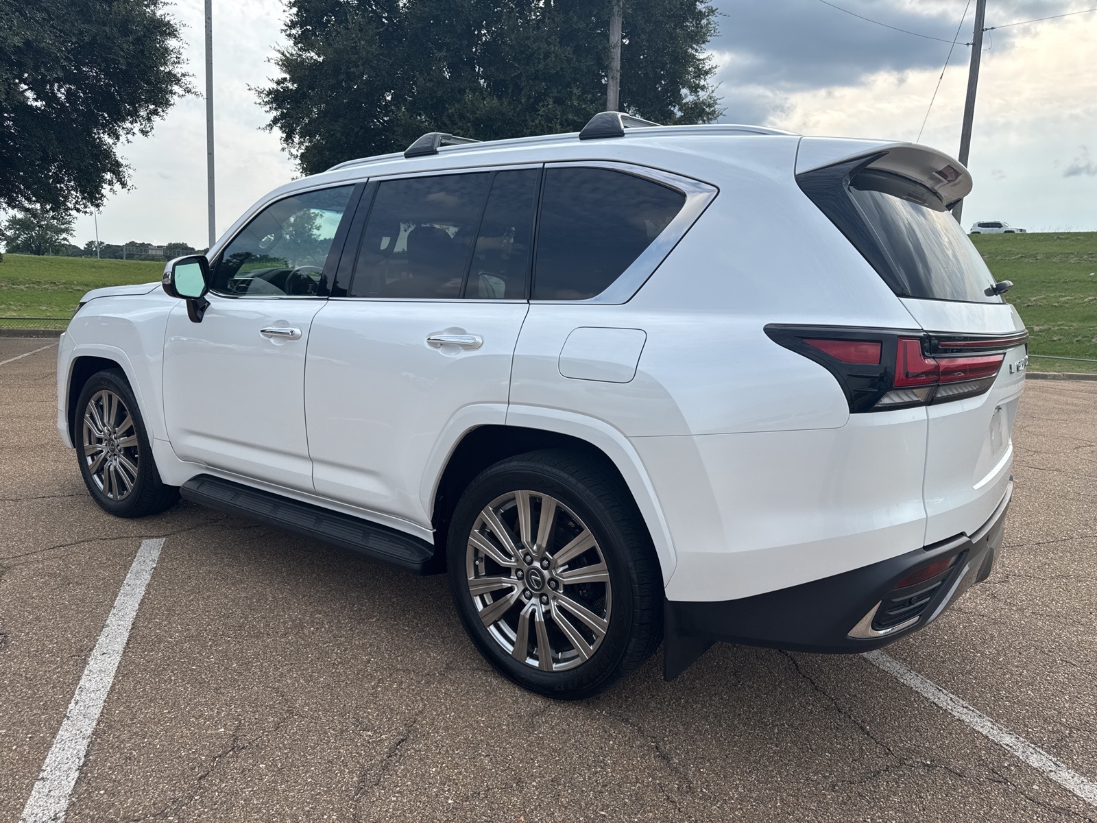 2022 Lexus LX 600 Ultra Luxury photo 5