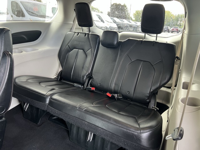 2017 Chrysler Pacifica Touring L photo 17
