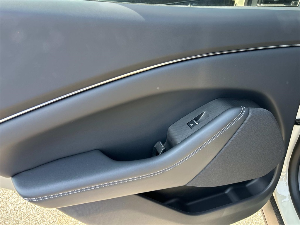 2025 Ford Mustang Mach-E Select photo 14