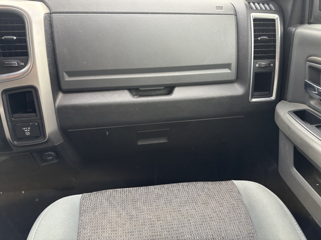 2019 Ram 1500 SLT photo 7