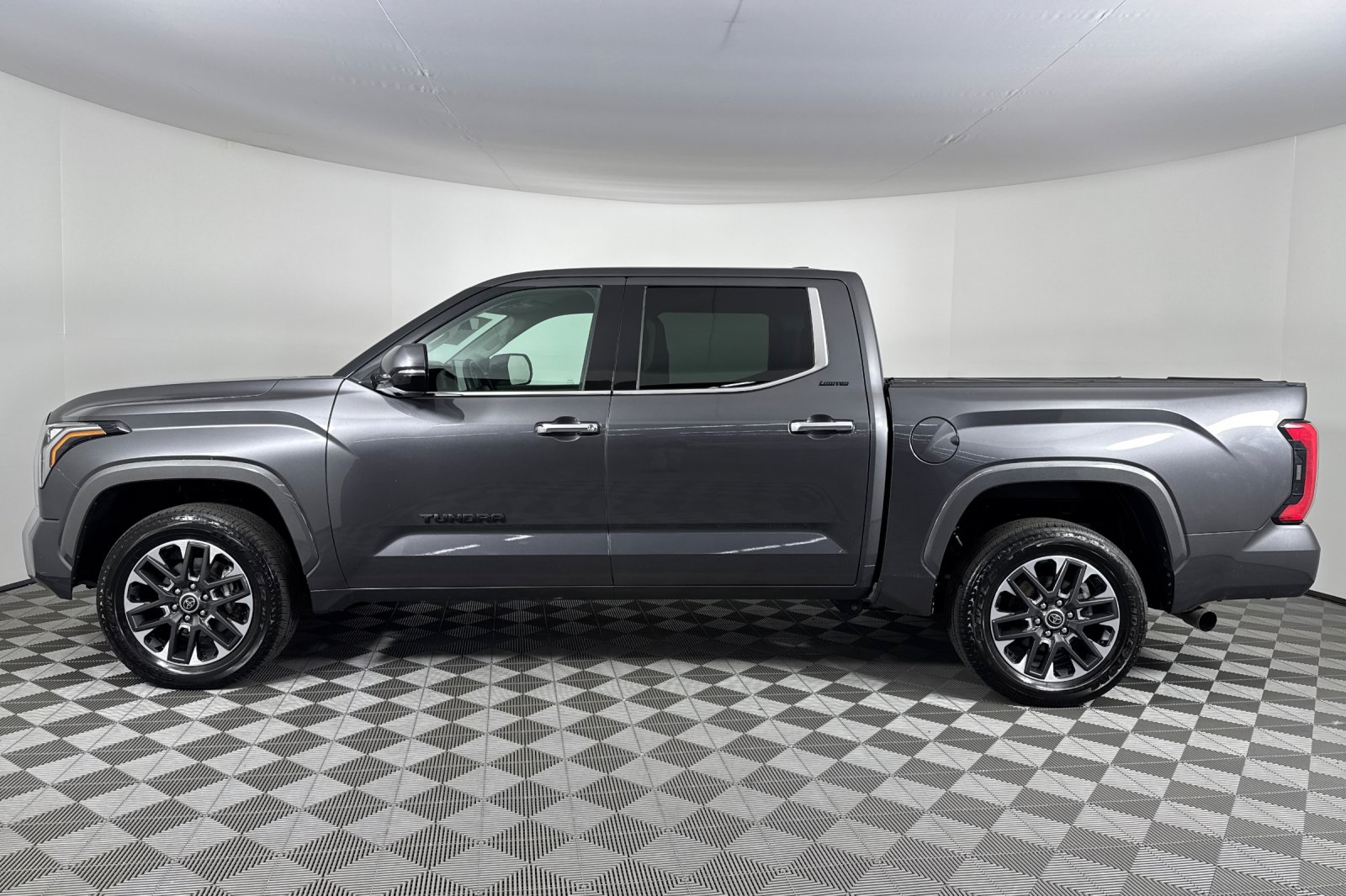 2022 Toyota Tundra Limited photo 7