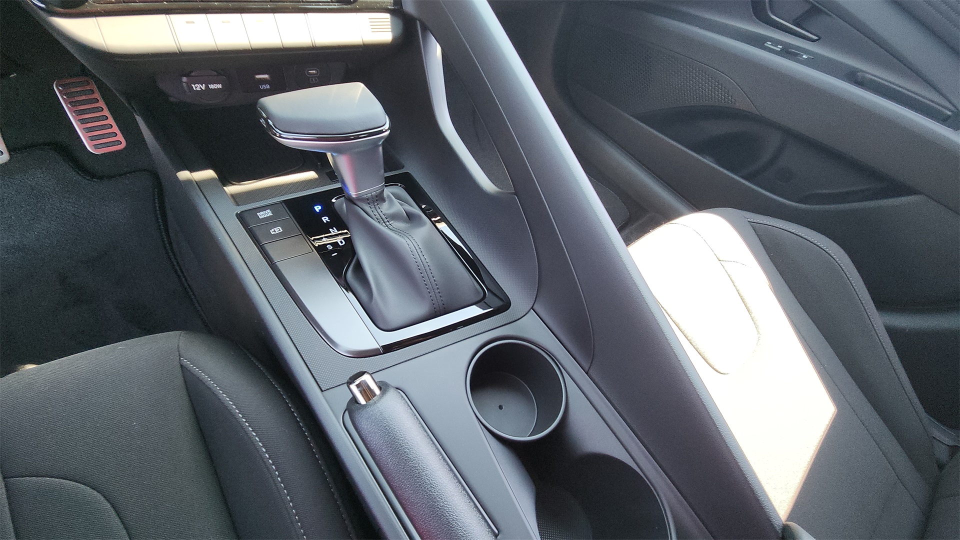 2025 Hyundai Elantra SEL Sport photo 12