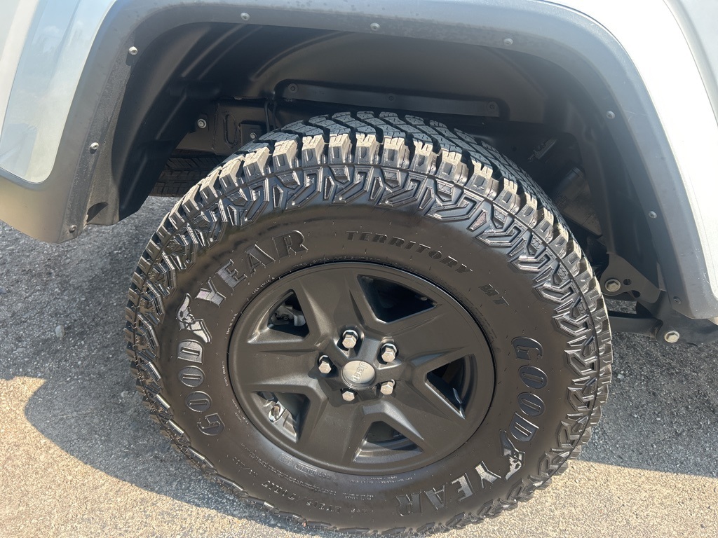 2023 Jeep Gladiator Sport photo 4