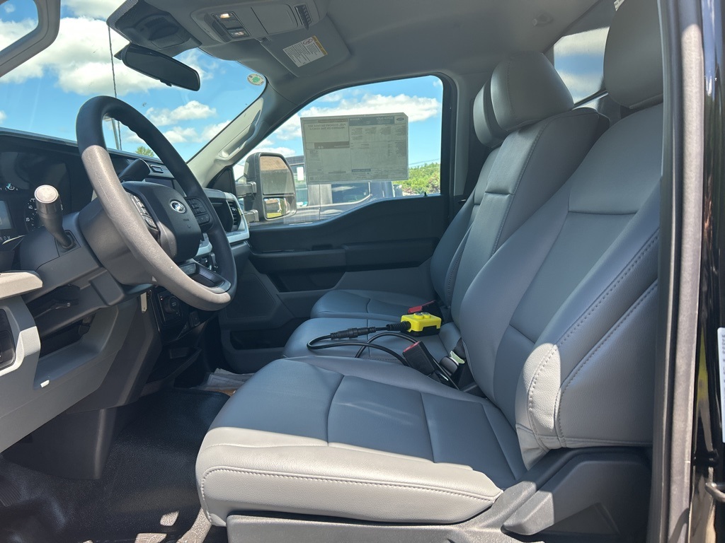 2025 Ford F-550 photo 10