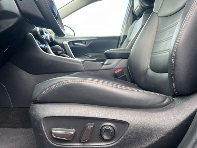 2022 Toyota RAV4 XLE Premium photo 3