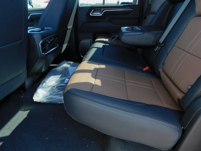2025 Chevrolet Silverado 2500HD High Country photo 17