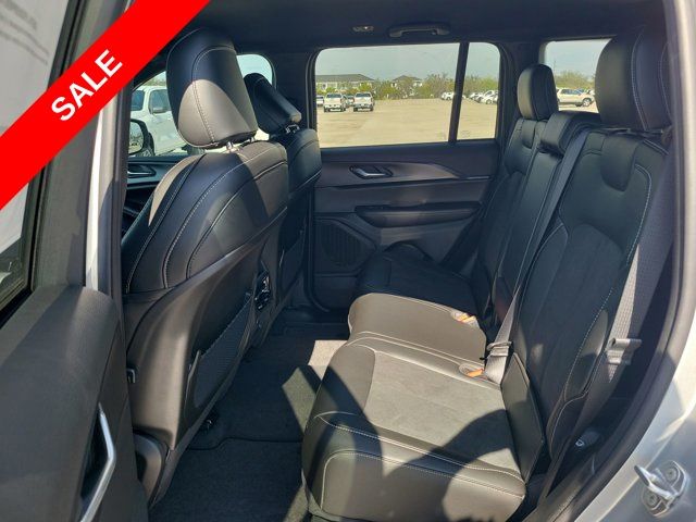 2025 Jeep Grand Cherokee Altitude photo 23