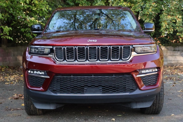 2024 Jeep Grand Cherokee Limited photo 4