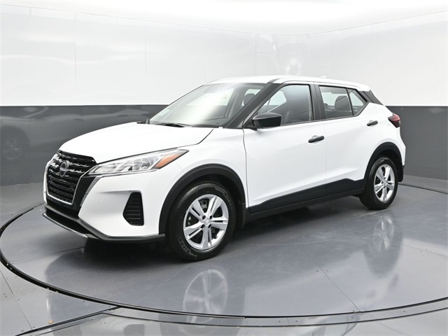 2025 Nissan Kicks Play S photo 2