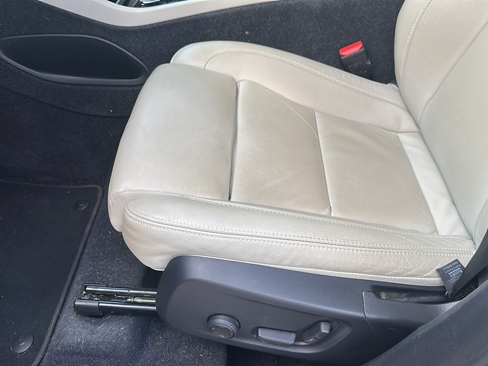 2023 Volvo XC40 Plus photo 4