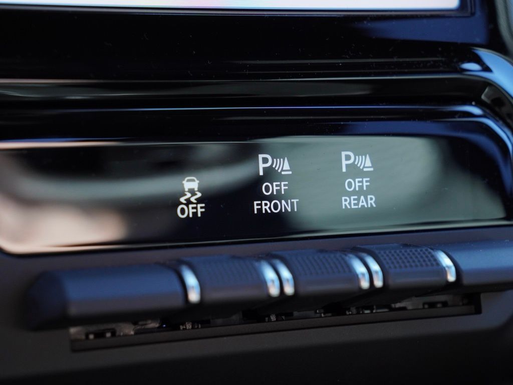 New 2026 Granite Crystal Metallic Clear-Coat Exterior Paint RAM Big Horn Night Edition image 18