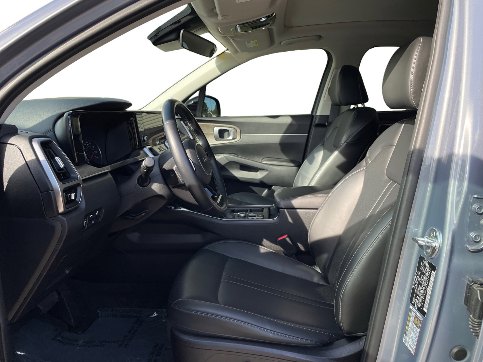 Used 2022 Kia Sorento X-Line EX with VIN 5XYRHDLF8NG104857 for sale in Kansas City