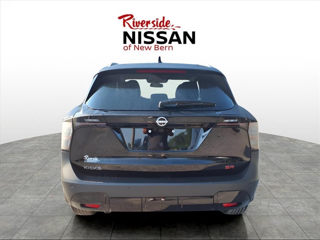 2025 Nissan Kicks SR photo 3