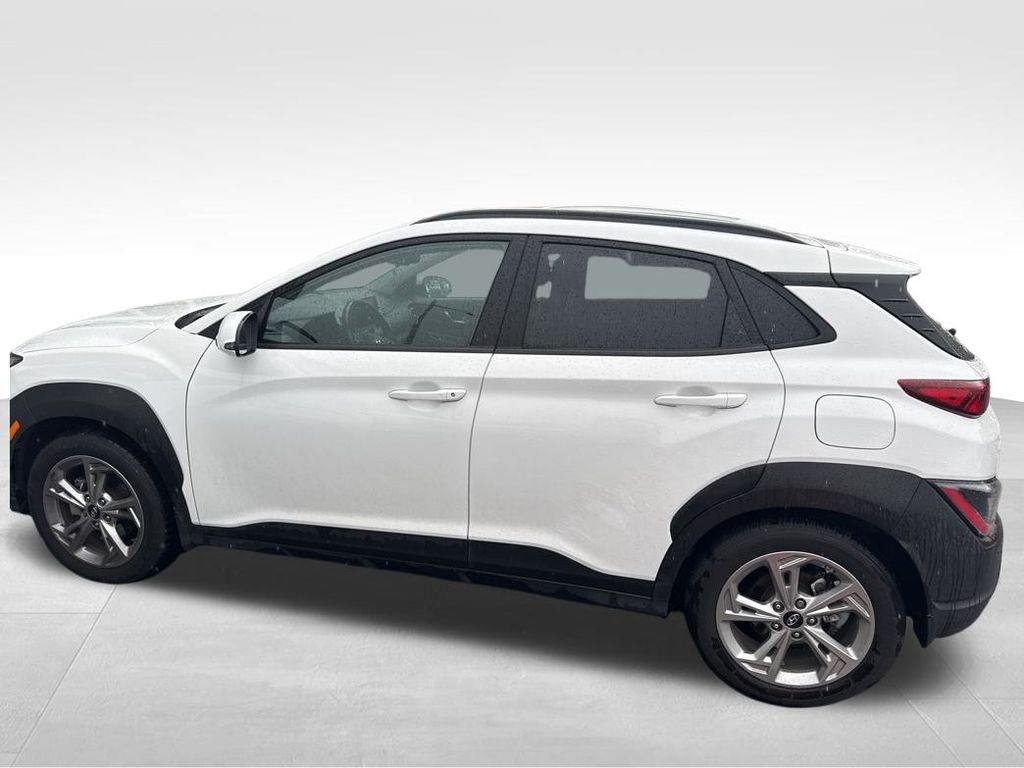 2022 Hyundai Kona SEL photo 2