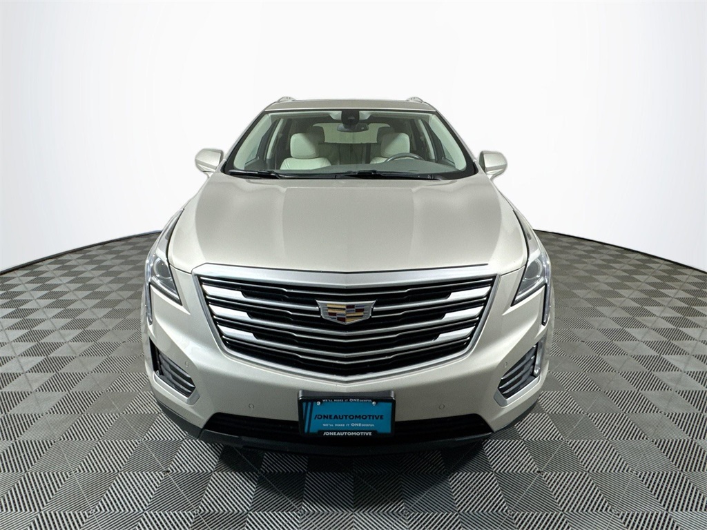 2017 Cadillac XT5 Luxury photo 2