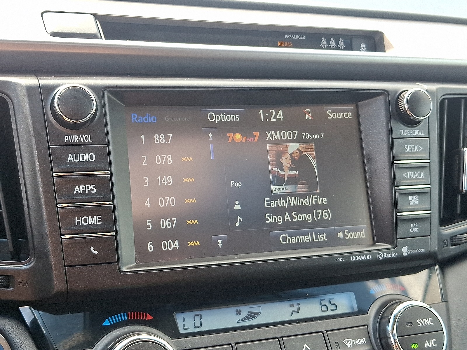 2017 Toyota RAV4 Hybrid Limited photo 16