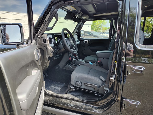 2025 Jeep Wrangler Willys photo 2