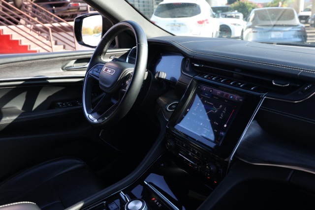 2022 Jeep Grand Cherokee Overland photo 18