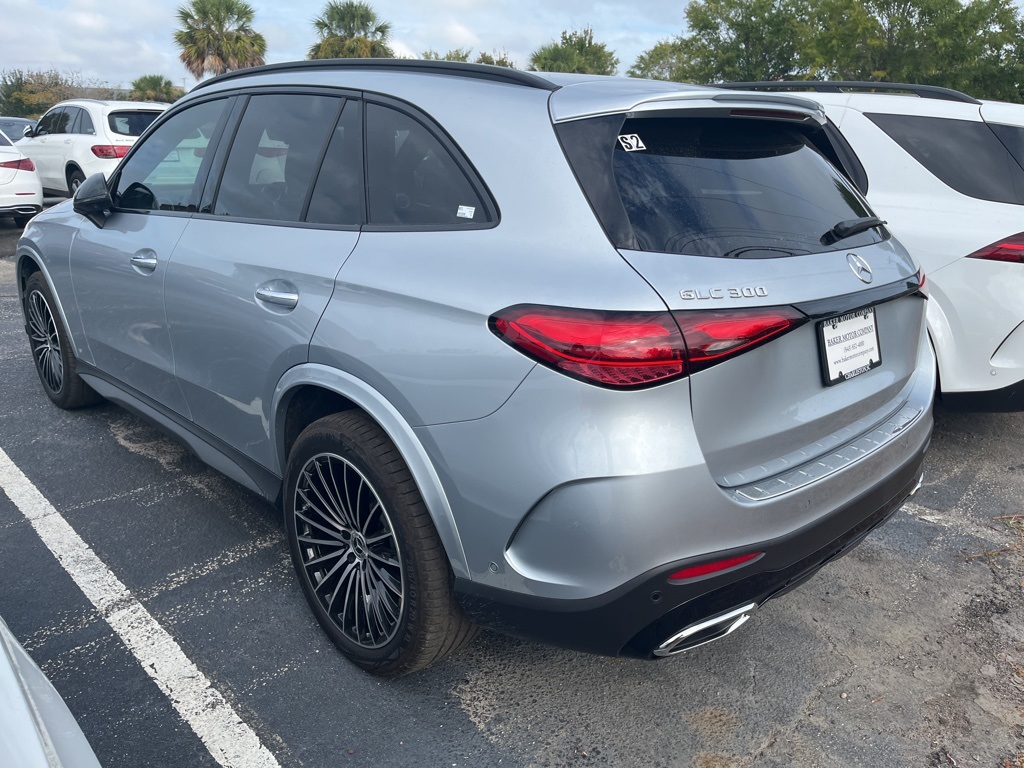 2025 Mercedes Benz GLC 300 photo 2