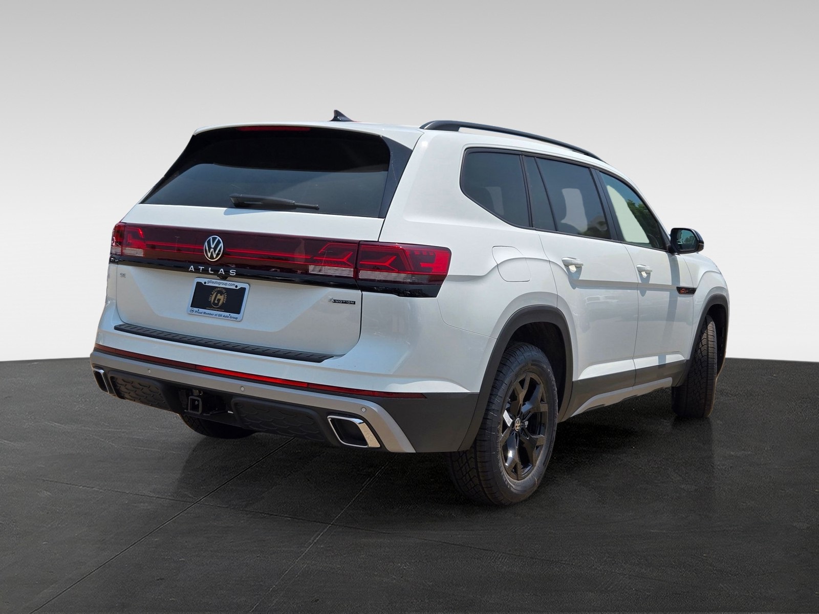 2025 Volkswagen Atlas SE Technology Peak Edition photo 4