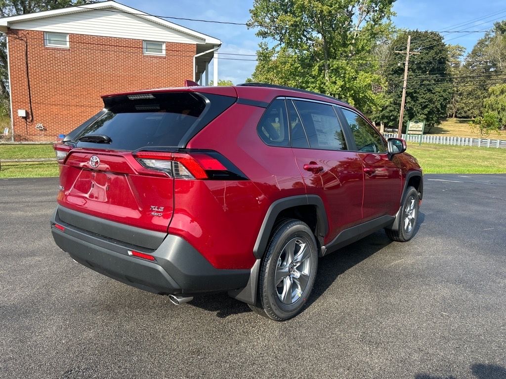 2025 Toyota RAV4 XLE photo 3