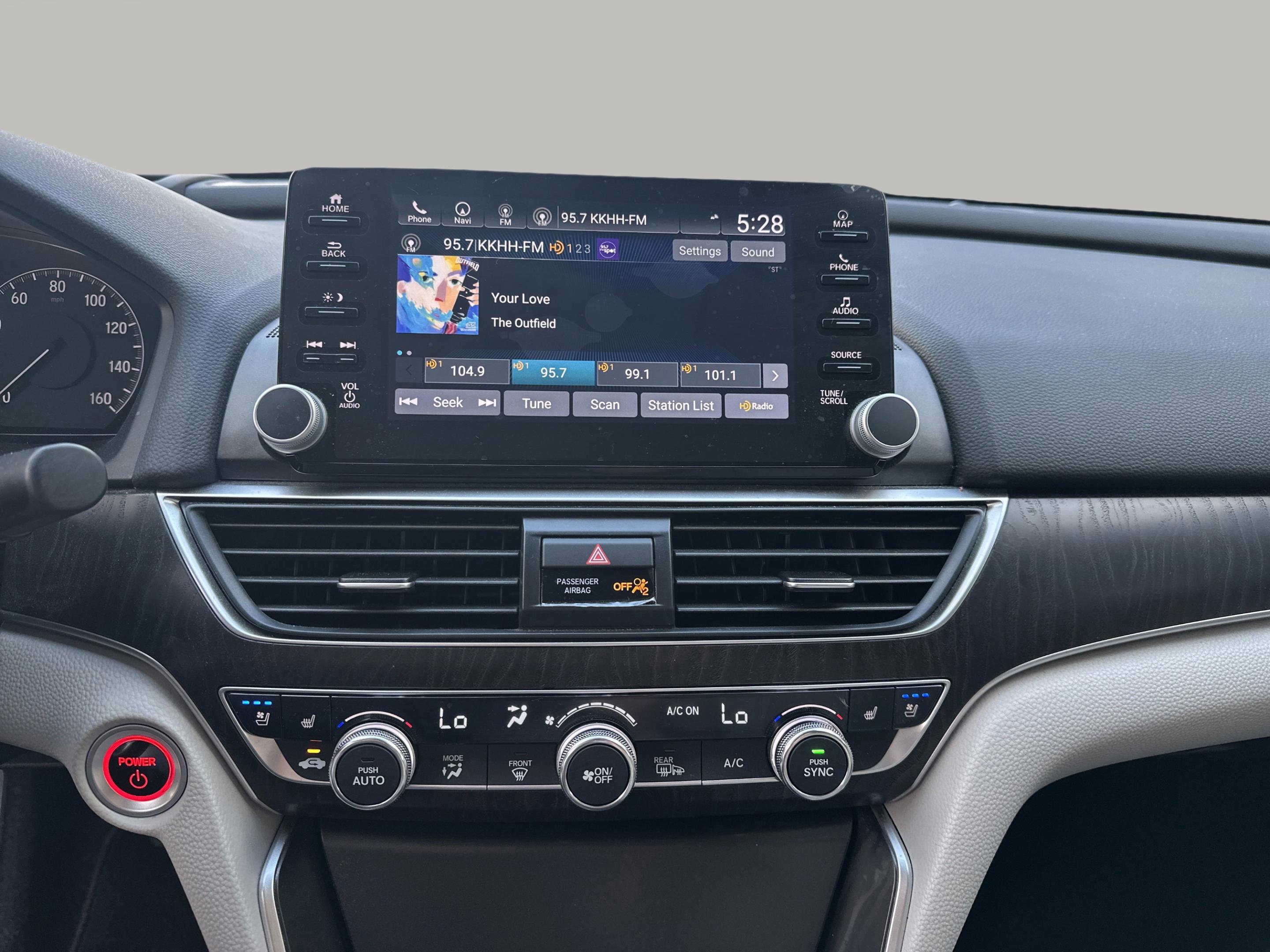 2021 Honda Accord Hybrid Touring photo 17