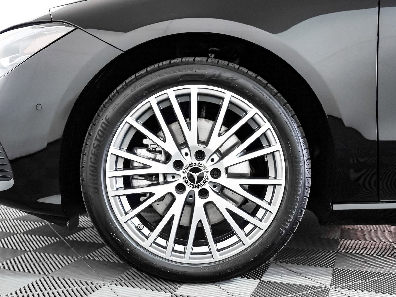 2025 Mercedes Benz CLA 250 4MATIC photo 4